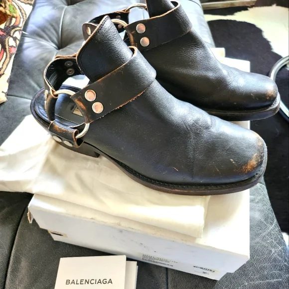 靴 Balenciaga Leather Harness-strap Mules BALENCIAGA Sunday Leather Mules for Men | MR PORTER